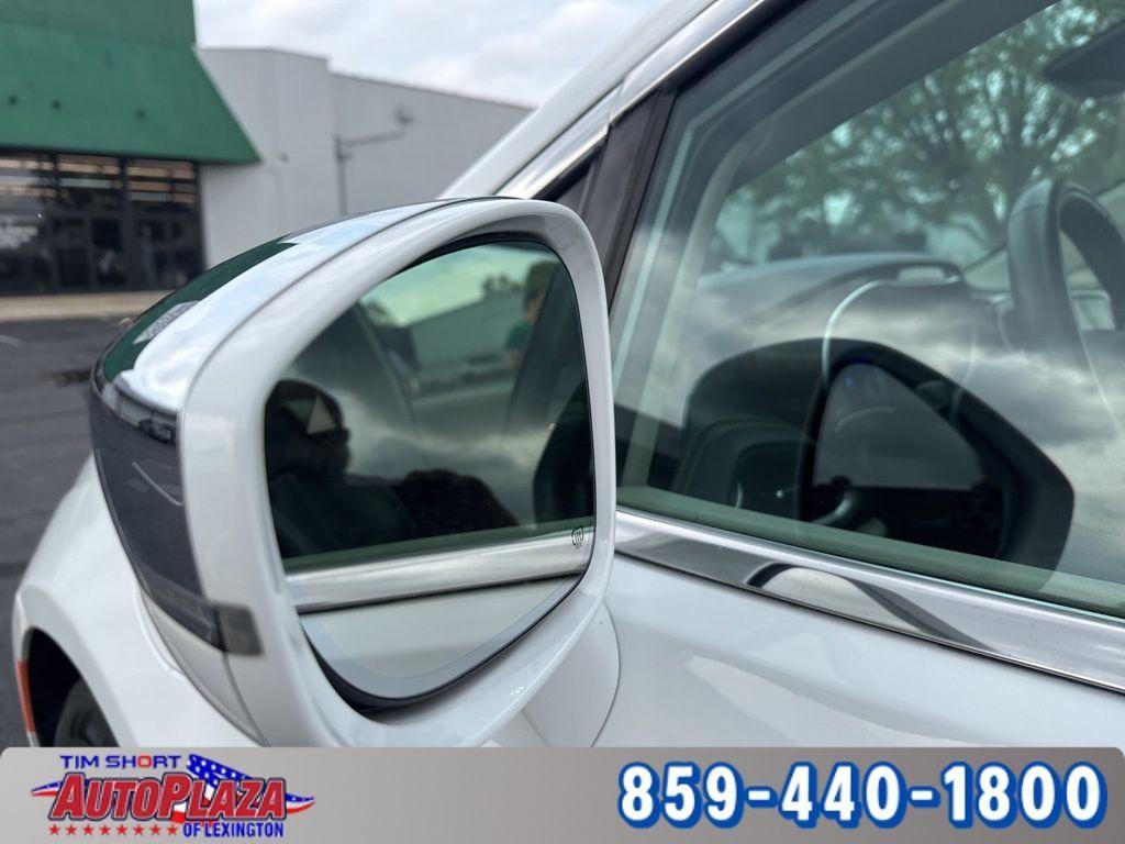 used 2022 Chrysler Pacifica Hybrid car, priced at $28,400