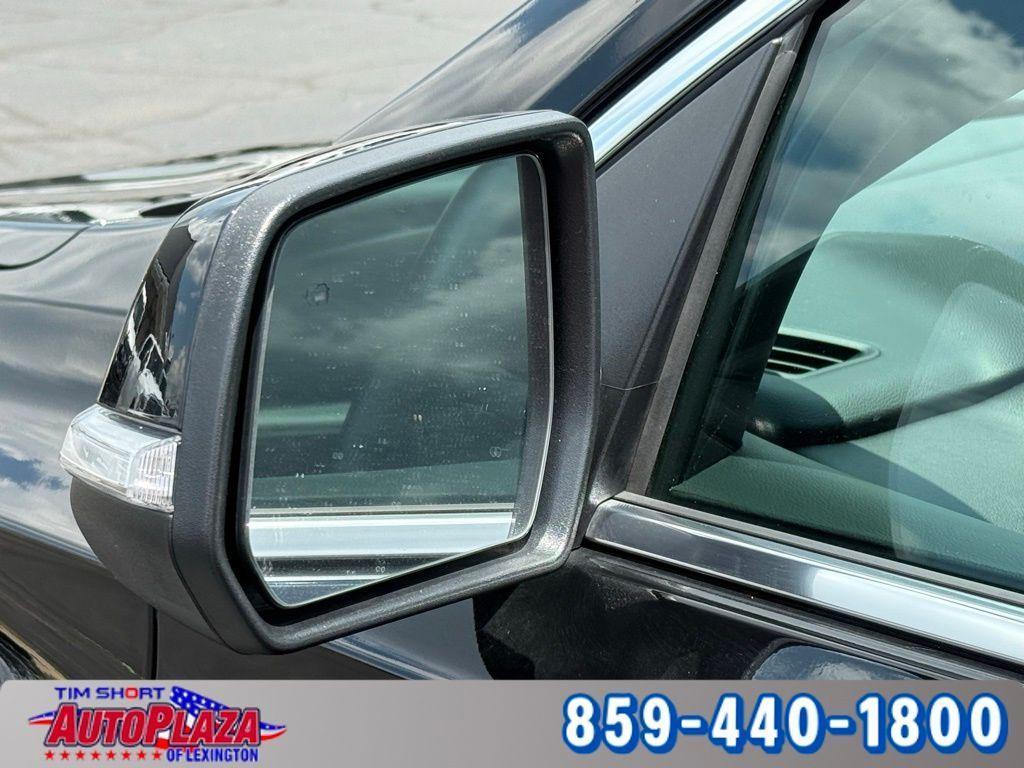 used 2023 Chevrolet Traverse car, priced at $29,000