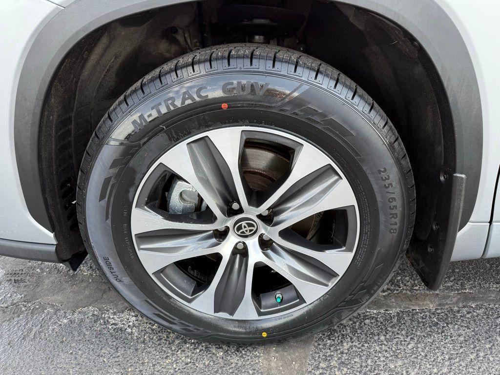 used 2022 Toyota Highlander car, priced at $37,260