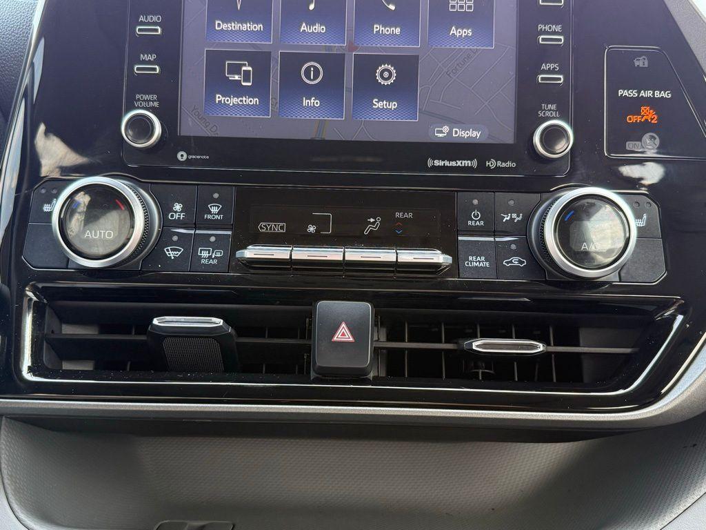 used 2022 Toyota Highlander car, priced at $37,260
