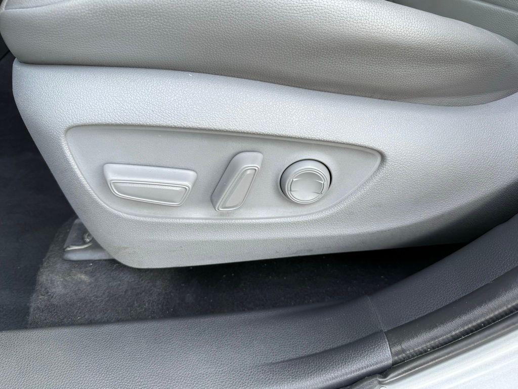 used 2022 Toyota Highlander car, priced at $37,260