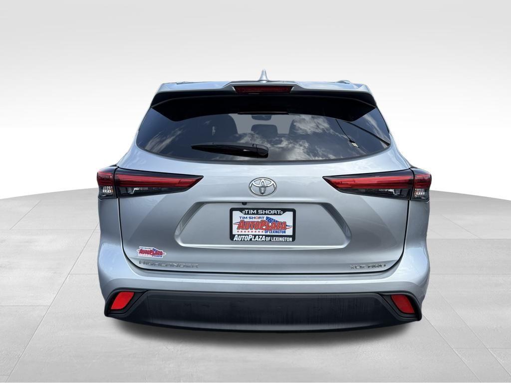 used 2022 Toyota Highlander car, priced at $37,260