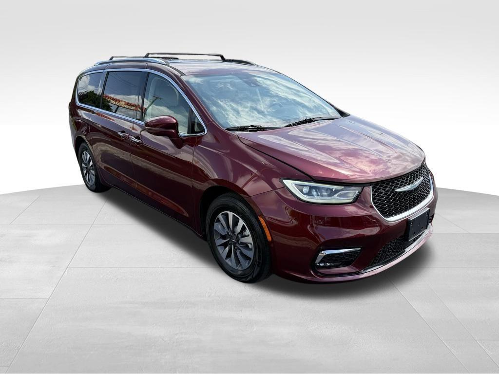 used 2021 Chrysler Pacifica Hybrid car, priced at $22,242