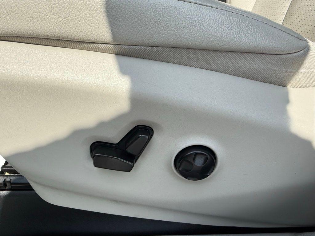 used 2021 Chrysler Pacifica Hybrid car, priced at $22,242