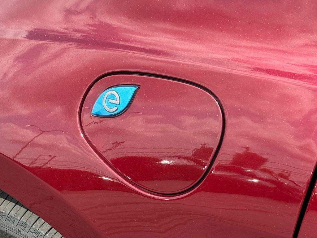 used 2021 Chrysler Pacifica Hybrid car, priced at $22,242