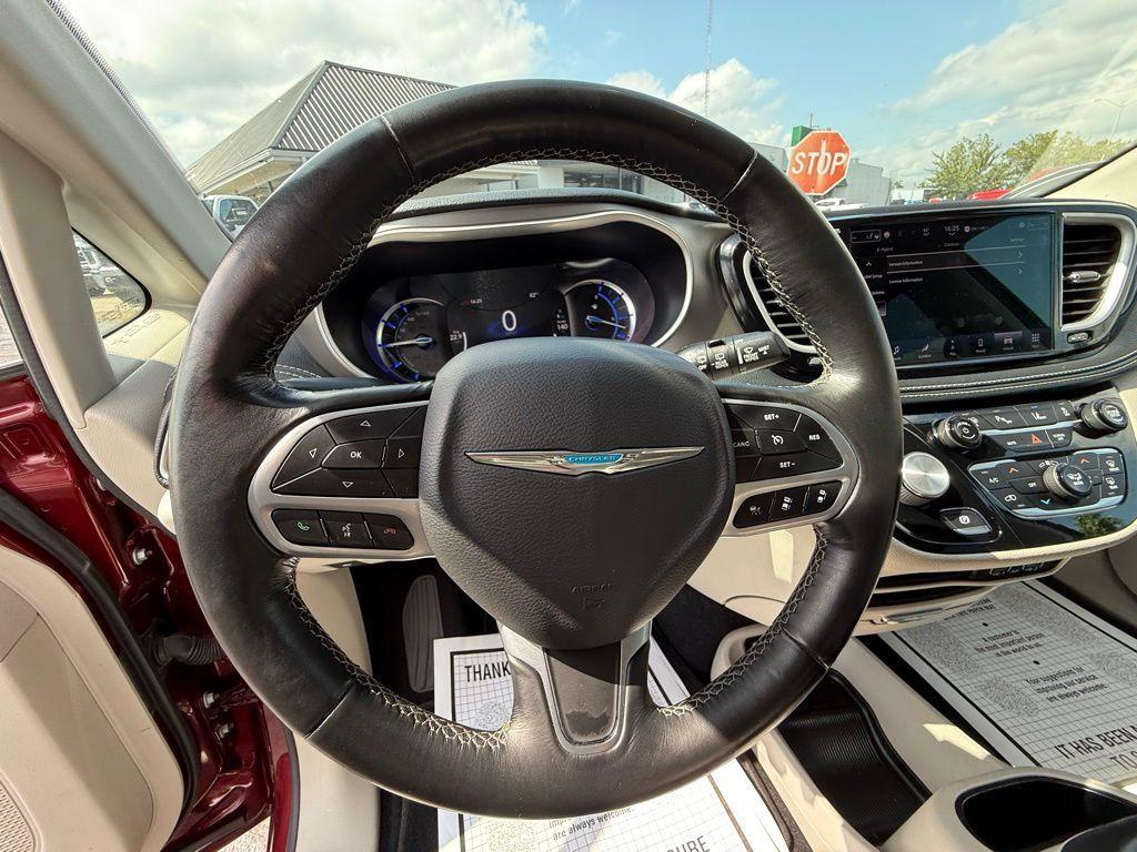 used 2021 Chrysler Pacifica Hybrid car, priced at $22,242
