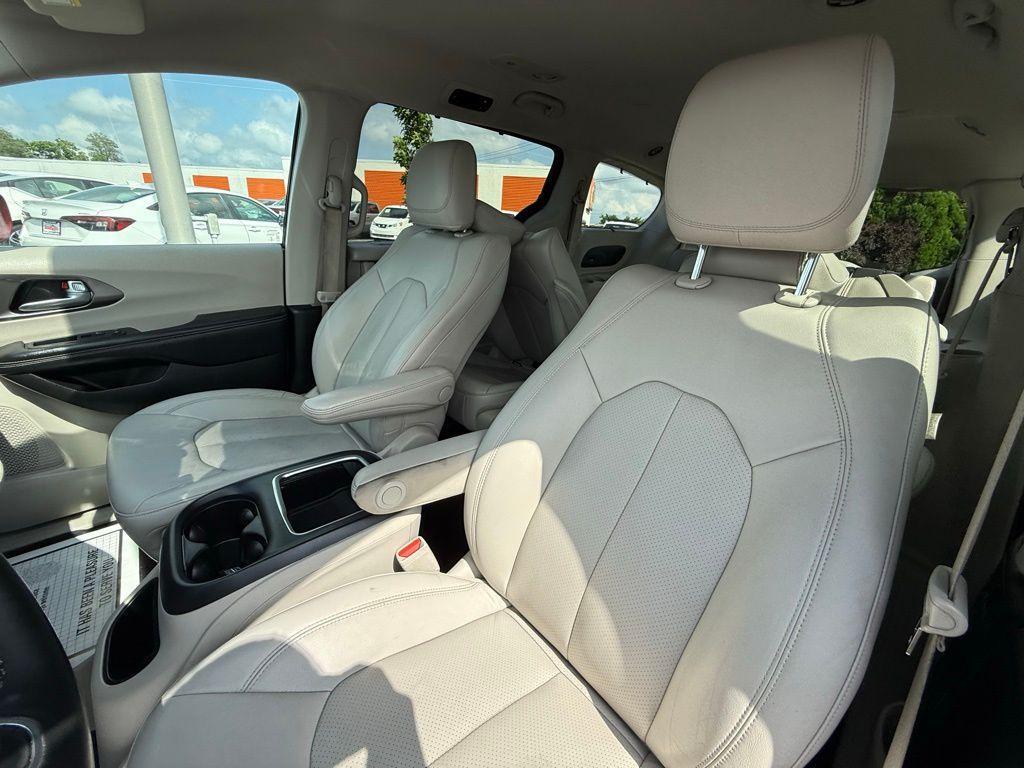 used 2021 Chrysler Pacifica Hybrid car, priced at $22,242