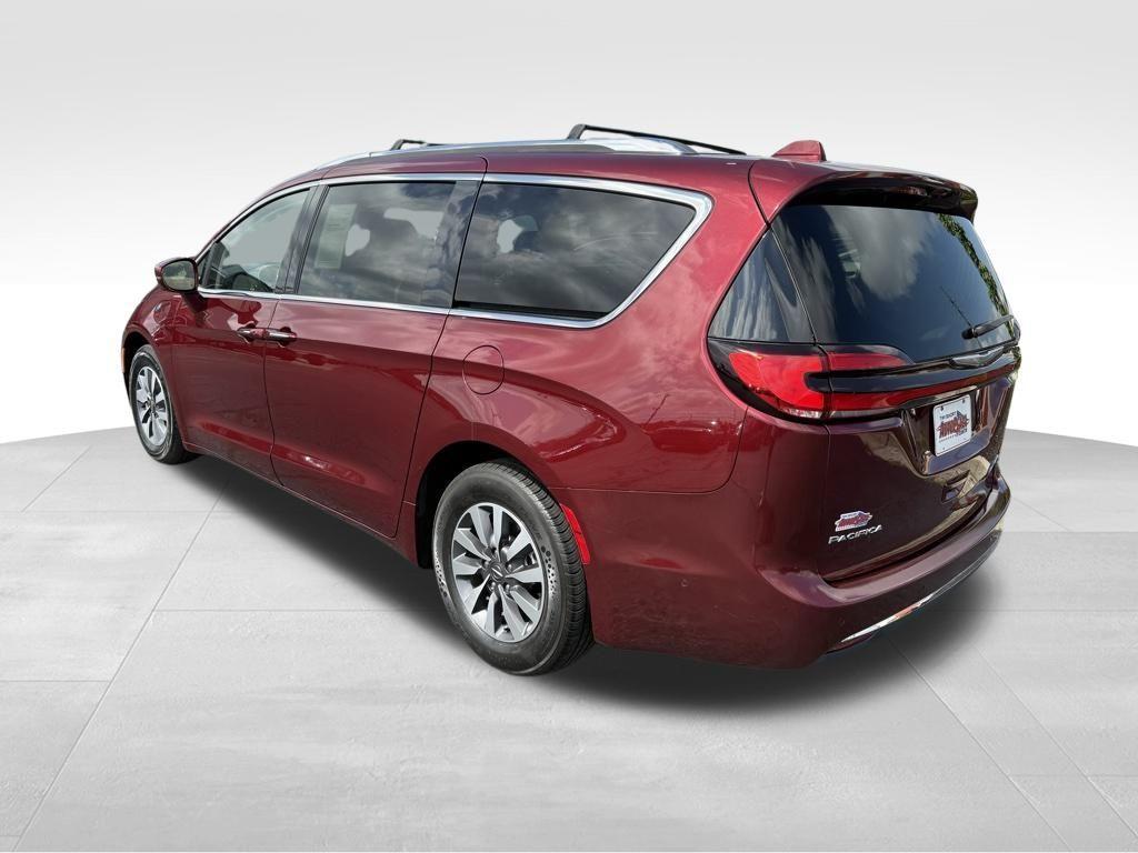 used 2021 Chrysler Pacifica Hybrid car, priced at $22,242