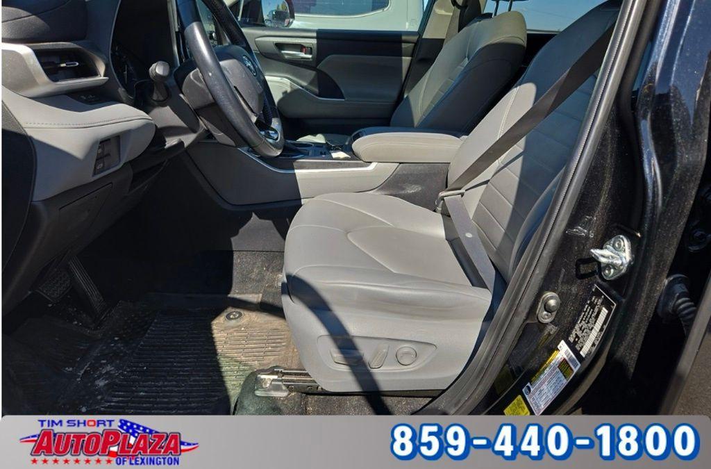 used 2022 Toyota Highlander car, priced at $26,900
