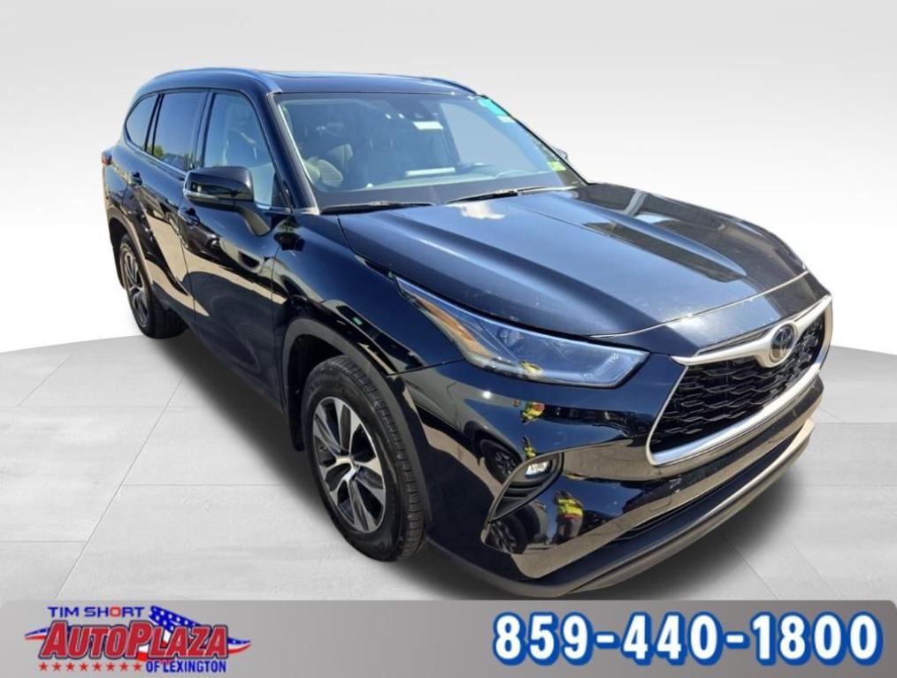 used 2022 Toyota Highlander car, priced at $26,900