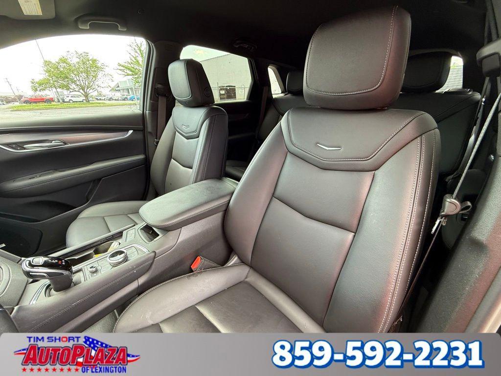 used 2022 Cadillac XT5 car, priced at $29,900
