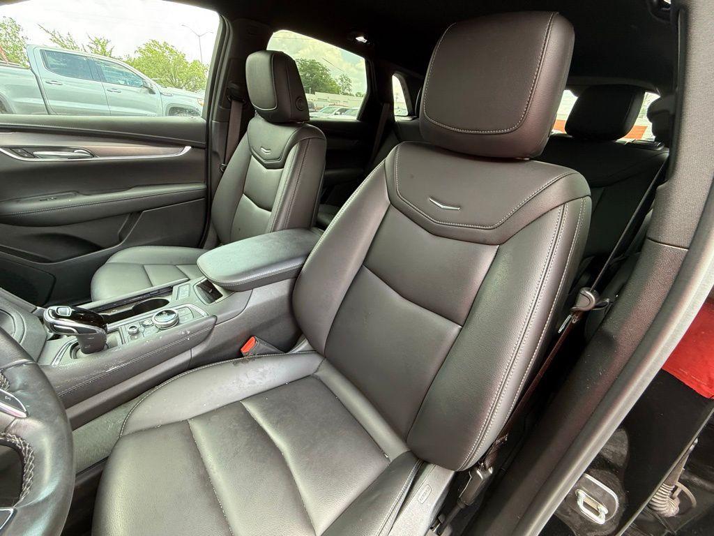used 2022 Cadillac XT5 car, priced at $32,278