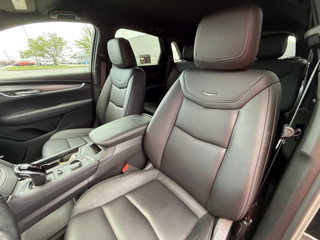 used 2022 Cadillac XT5 car, priced at $30,000