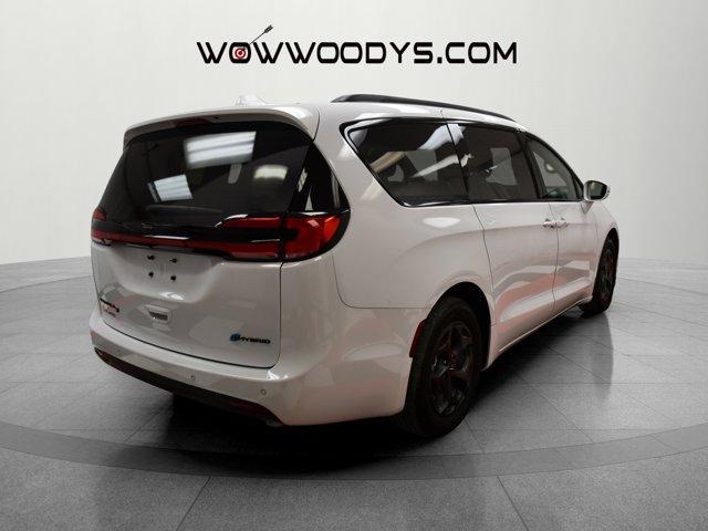 used 2021 Chrysler Pacifica Hybrid car, priced at $37,568