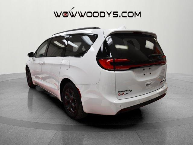 used 2021 Chrysler Pacifica Hybrid car, priced at $37,568