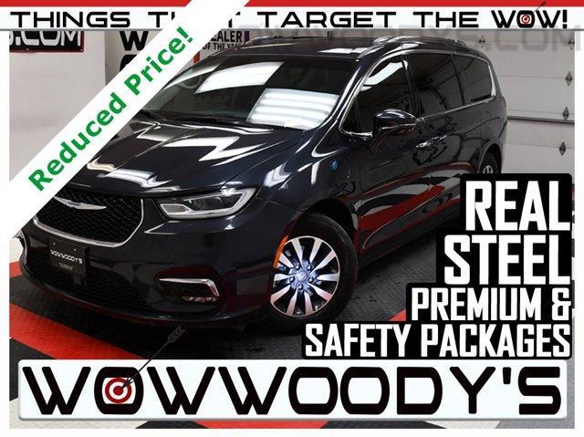 used 2021 Chrysler Pacifica Hybrid car, priced at $27,556