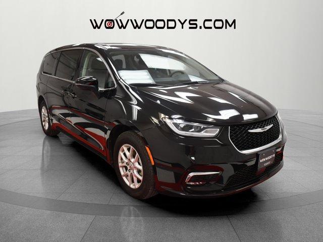 used 2023 Chrysler Pacifica car, priced at $23,597