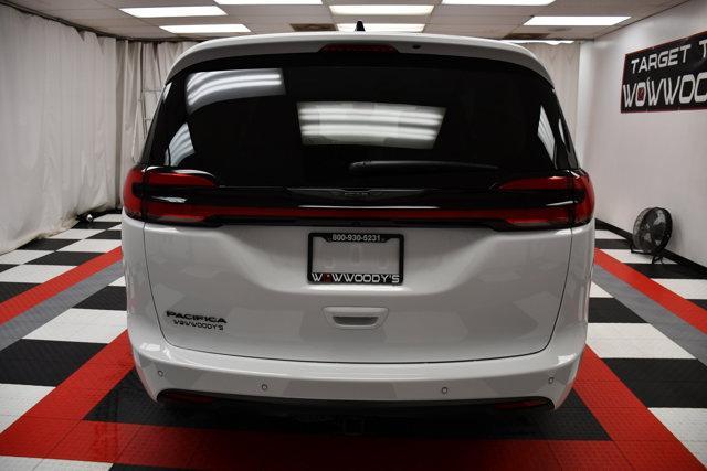 new 2024 Chrysler Pacifica car, priced at $41,874