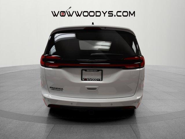 new 2024 Chrysler Pacifica car, priced at $41,874