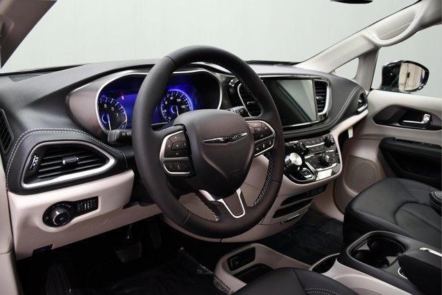 new 2024 Chrysler Pacifica car, priced at $41,874