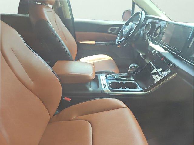 used 2022 Kia Carnival car