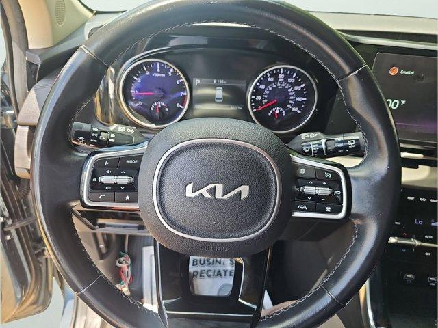 used 2022 Kia Carnival car