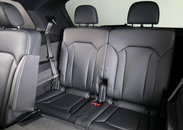 new 2025 Audi Q7 car, priced at $81,705
