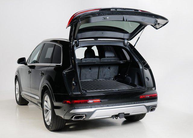 new 2025 Audi Q7 car, priced at $81,705