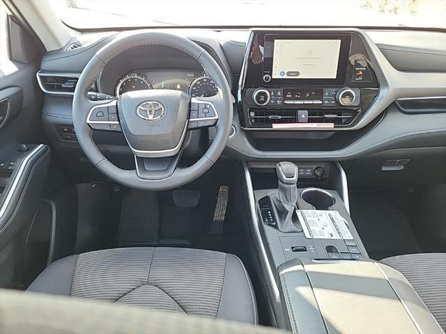 used 2024 Toyota Highlander car, priced at $40,000