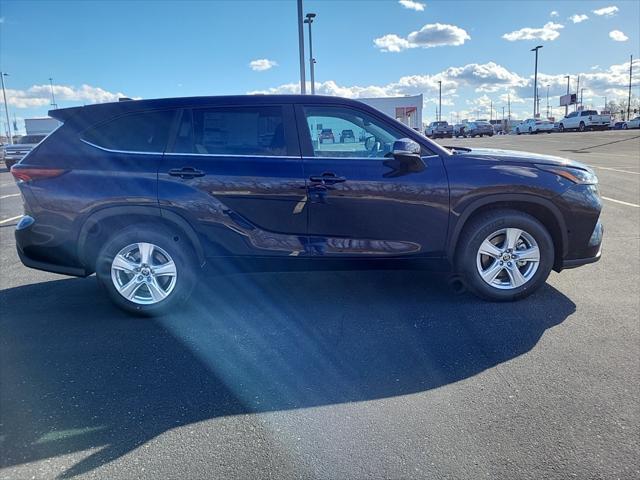 used 2024 Toyota Highlander car, priced at $40,900