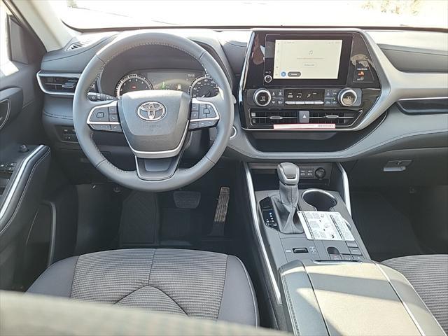 used 2024 Toyota Highlander car, priced at $40,900