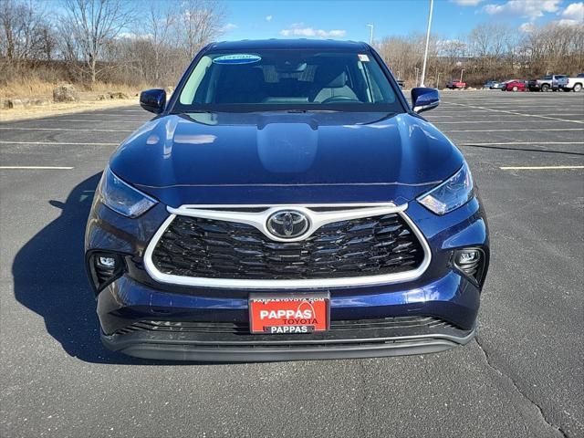 used 2024 Toyota Highlander car, priced at $40,900