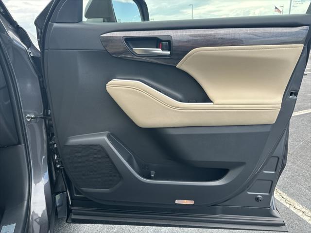 used 2024 Toyota Highlander car, priced at $49,777