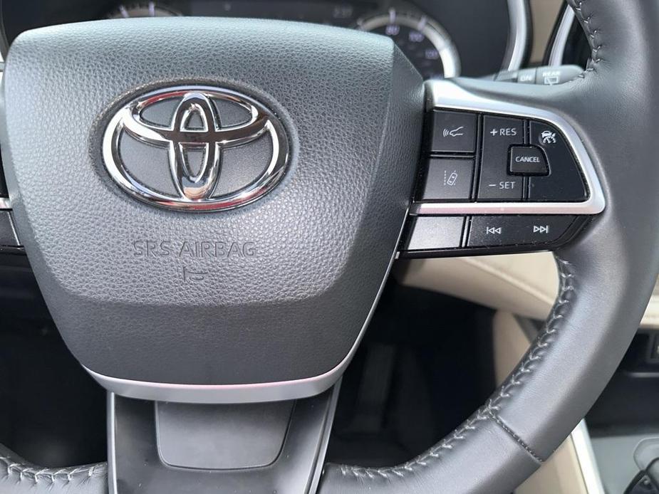 used 2023 Toyota Highlander car, priced at $38,908