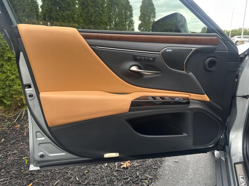 used 2025 Lexus ES 350 car, priced at $52,750