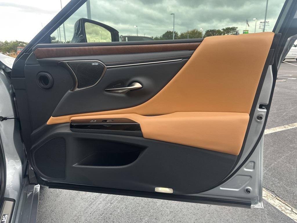 used 2025 Lexus ES 350 car, priced at $52,750