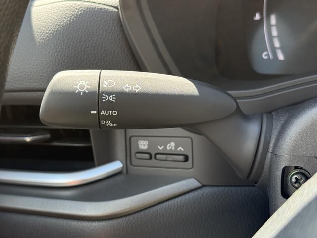 new 2025 Toyota Highlander car, priced at $43,497