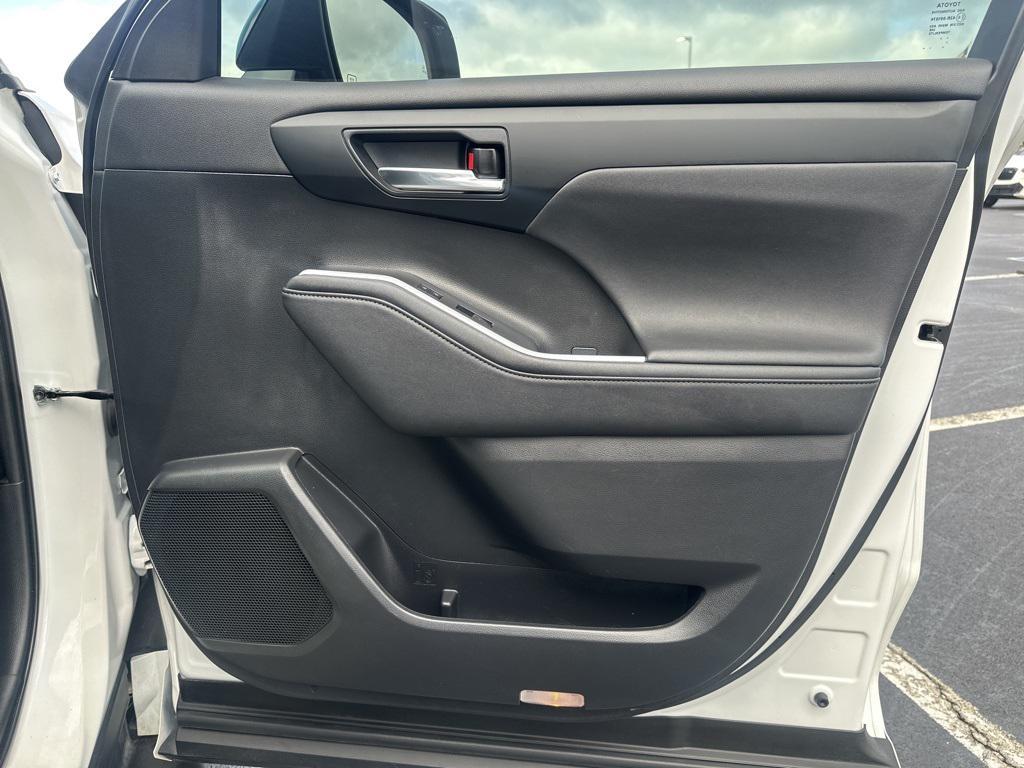 used 2023 Toyota Highlander car, priced at $40,593