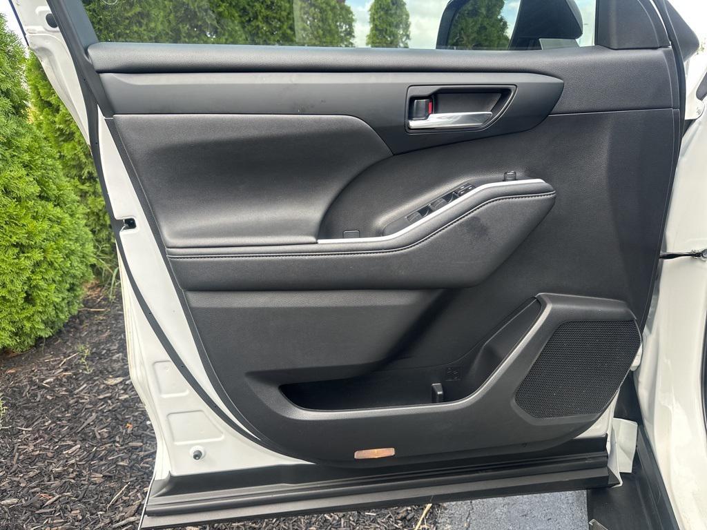 used 2023 Toyota Highlander car, priced at $40,593