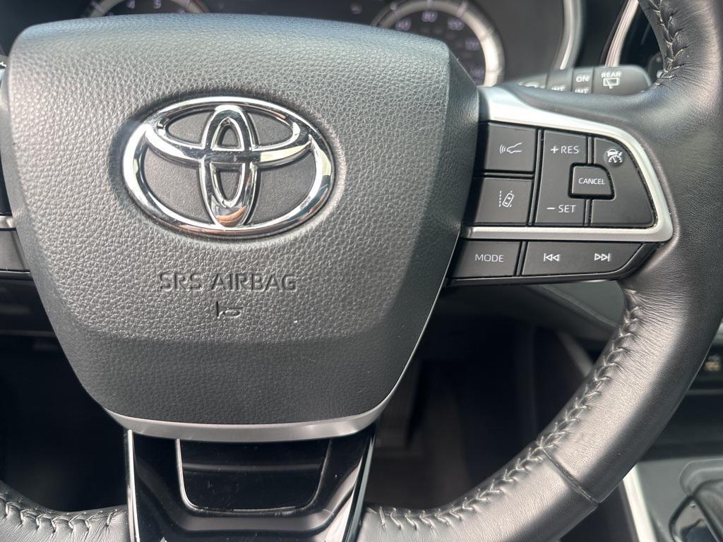 used 2023 Toyota Highlander car, priced at $40,593