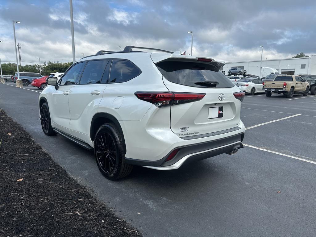 used 2023 Toyota Highlander car, priced at $40,593