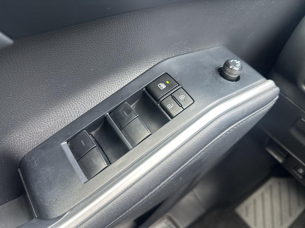 used 2023 Toyota Highlander car, priced at $40,593