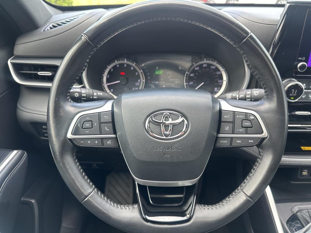 used 2023 Toyota Highlander car, priced at $40,593