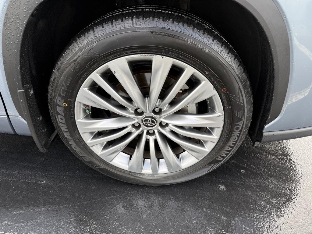 used 2023 Toyota Highlander car, priced at $43,889
