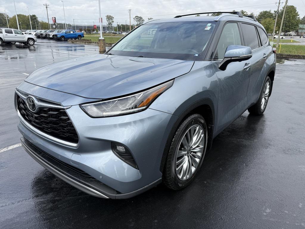 used 2023 Toyota Highlander car, priced at $43,889