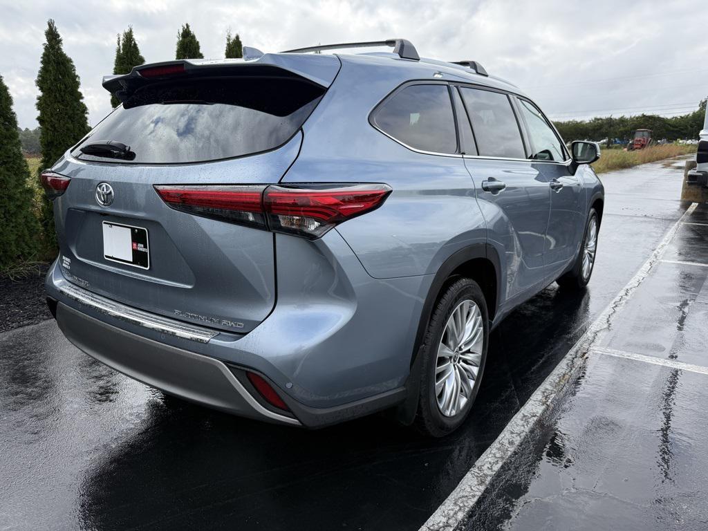 used 2023 Toyota Highlander car, priced at $43,889