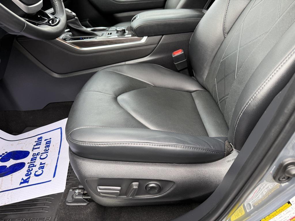 used 2023 Toyota Highlander car, priced at $43,889