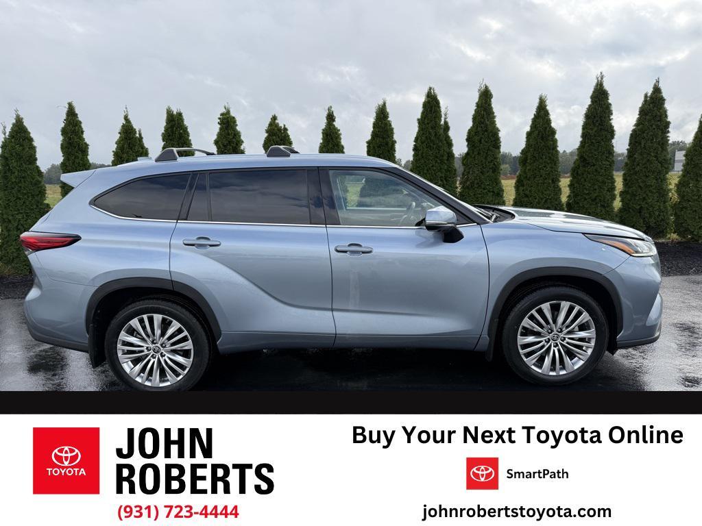 used 2023 Toyota Highlander car, priced at $43,889