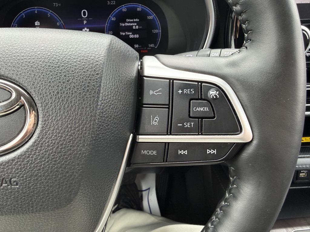used 2023 Toyota Highlander car, priced at $43,889