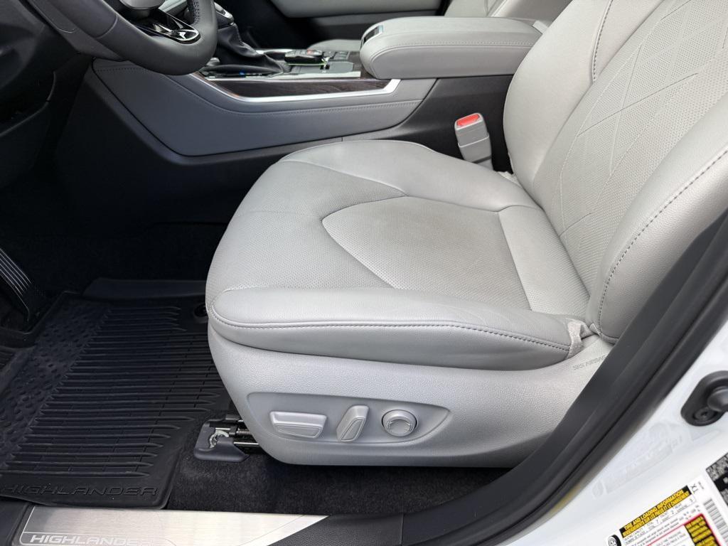 used 2024 Toyota Highlander car, priced at $50,777